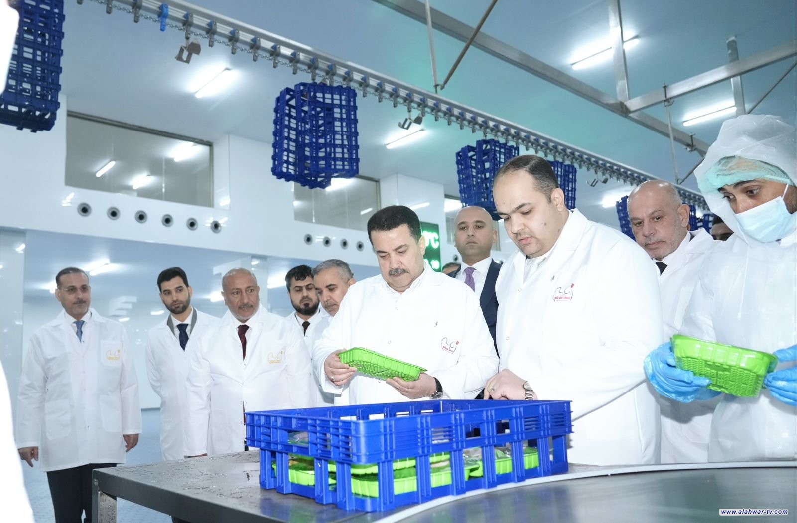 رئيس الوزراء يفتتح رسميّا مشروعا متكاملًا للدواجن في محافظة كربلاء